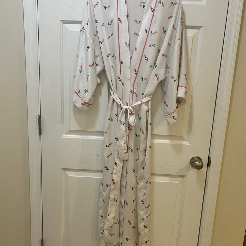 Natori White Robe with Pink Floral Design